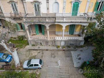 Villa di 372 m² con più di 5 locali e box auto dop
