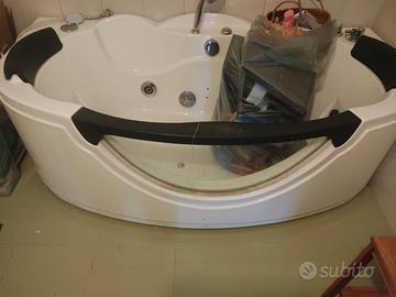 Vasca idromassaggio con cromoterapia