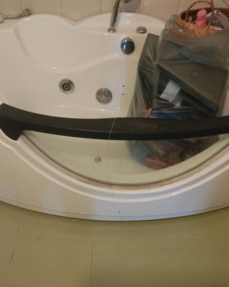 Vasca idromassaggio con cromoterapia