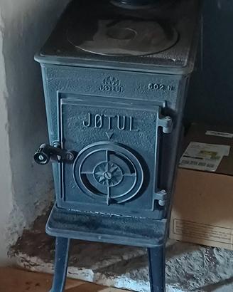 Stufa a legna Jotul F 602