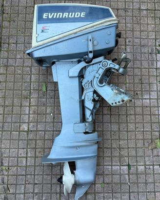 Motore fuoribordo Evinrude 7.5 CV 2T bicilindrico