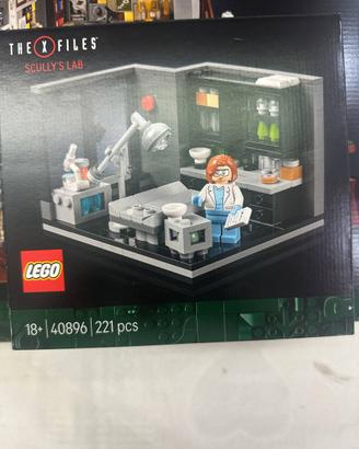 LEGO The X-Files 21369 + Scully Lab 40896