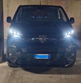 Nuovo Peugeot Traveller Business 7 posti long 2025