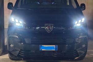 Nuovo Peugeot Traveller Business 7 posti long 2025