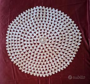 Centrotavola lavorato ad uncinetto vintage