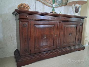 Credenzone legno piallato, anticato in showroom