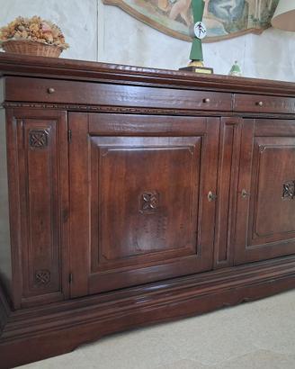Credenzone legno piallato, anticato in showroom