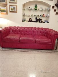 Divani a 3 posti modello Chesterfield