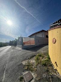 Immobile di 235 m² con 1 locale a Mentana