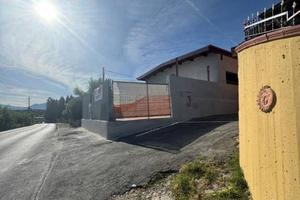 Immobile di 235 m² con 1 locale a Mentana