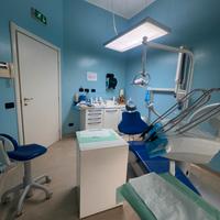 Studio dentistico arredato
