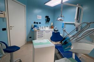 Studio dentistico arredato