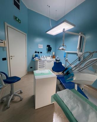 Studio dentistico arredato