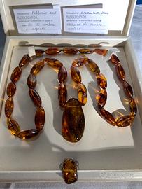 Set collana e anello di ambra.