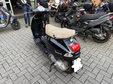 Vespa 125 Nera