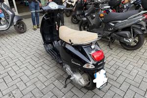 Vespa 125 Nera