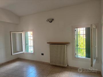 Isola rizza centro: trilocale libero da subito