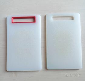 n. 2 taglieri da cucina in plastica 