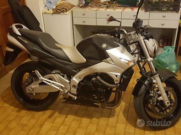 Suzuki gsr 600