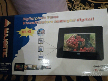 Digital photo frame