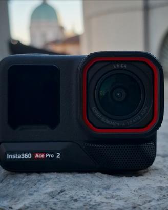 insta360 ace pro 2 + scheda 128 gb + assicurazione