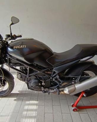Ducati monster 695 dark