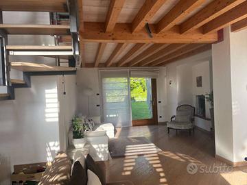 Rustico / Casale di 498 m² con 5 locali e box auto