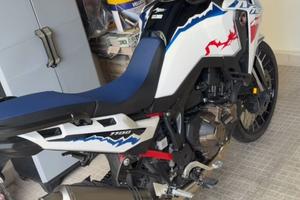 Africa twin 1100 completa di terminale akrapovic
