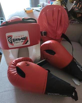 casco boxe xl e guantoni 