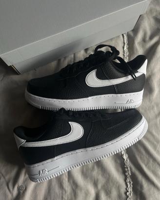 Sneakers Nike Air Force 1 Nere e Bianche Numero 39