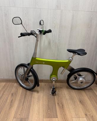 Bicicletta pedalata assistitita senza catena