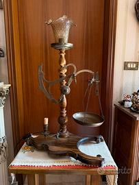 Antica bilancia stadera trasformata in lampada