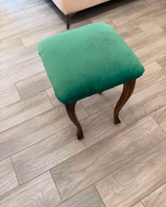 Sgabellino in legno rivestito con tessuto