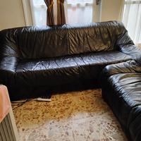 Divano Pelle + Tavolo Legno + Sedie + Poltrone