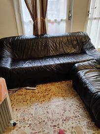 Divano Pelle + Tavolo Legno + Sedie + Poltrone