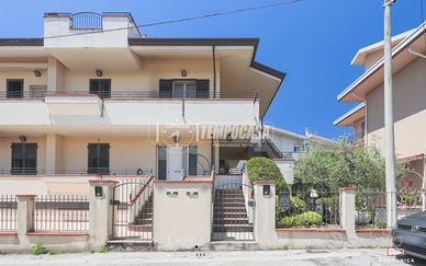 LUMINOSO TRILOCALE CON TERRAZZO E GARAGE IN ZONA T