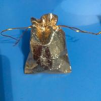 box accessori orecchini mai utilizzati e anelli