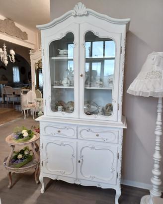 credenza vetrina rifatta shabby 