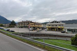 LOCALE COMMERCIALE 250 mq. PONTE NELLE ALPI (BL)
