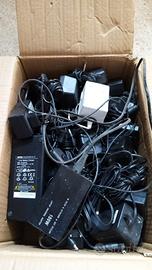 Alimnetatori universali