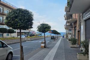 Riposto(adiac. Lungomare) ampio 4 vani + garage