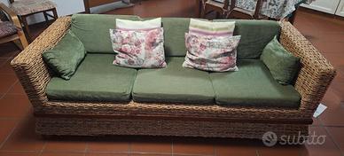 Divano tre posti e struttura in banano intrecciato