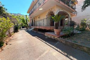 Stanze in villa per studenti/lavoratrici