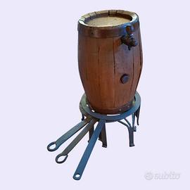 Piccola botte in legno, acetiera.
