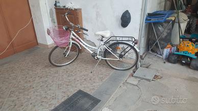Bicicletta come nuova impolverata 24"