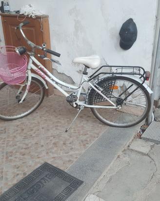 Bicicletta come nuova impolverata 24"