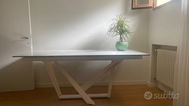 Tavolo sala da pranzo effetto marmo