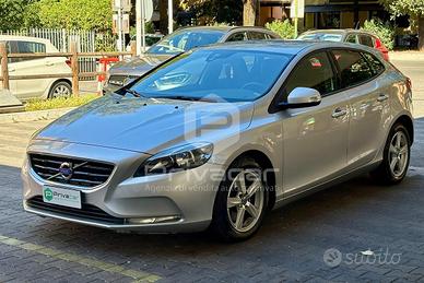 VOLVO V40 D2 R-design Kinetic