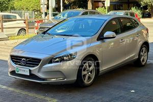 VOLVO V40 D2 R-design Kinetic