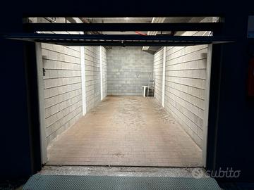 Box auto in via Locatelli 2